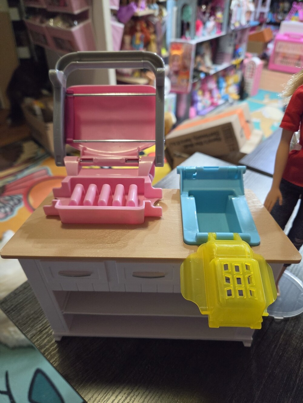 Barbies Ultimate Kitchen And Pizza Chef Play Doh Playsets - Picture 3 of 7